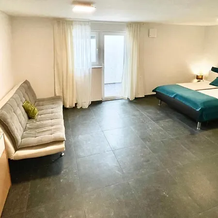Apartment Apartment *